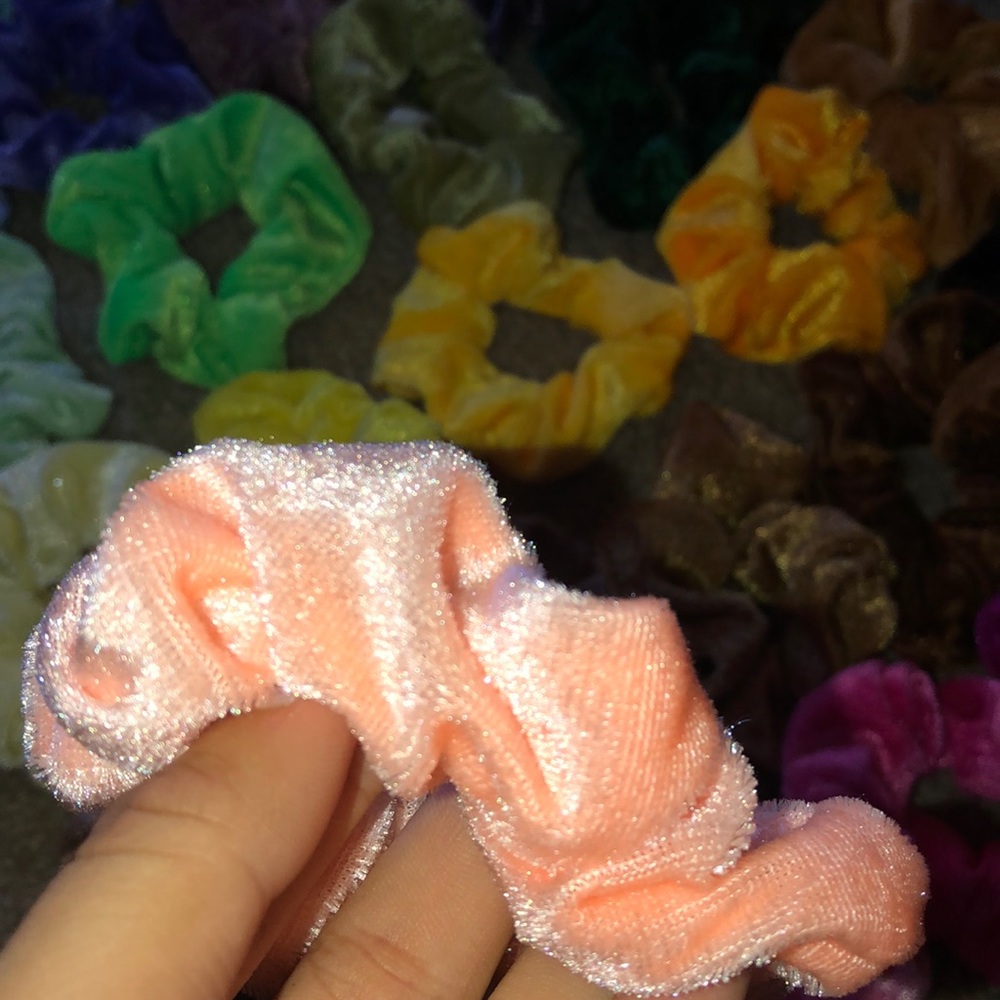 30 Soft Scrunchies - Picture 2 of 3